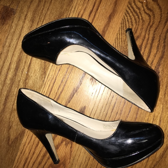 Heels - Picture 2 of 2